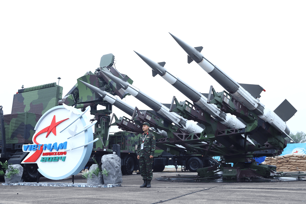 Triển lãm Quốc phòng quốc tế gần nhất được tổ chức vào năm 2024 tại sân bay Gia Lâm với hàng loạt vũ khí hiện đại (Nguồn: Báo Đời sống & Sức khỏe)